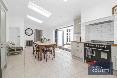 KITCHEN/DINING ROOM