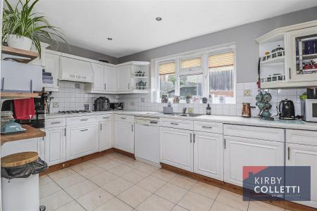 KITCHEN/BREAKFAST ROOM