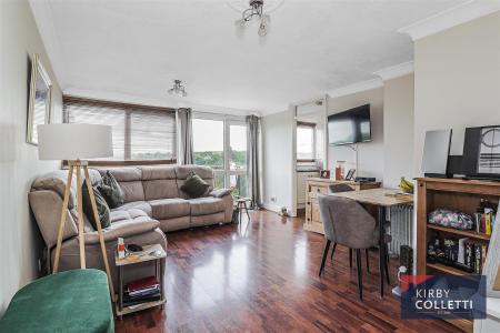 LOUNGE/DINING ROOM