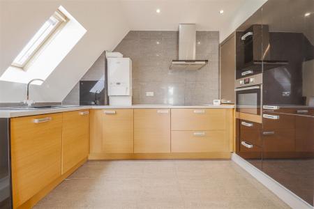 FITTED KITCHEN