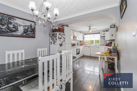 KITCHEN/DINING ROOM