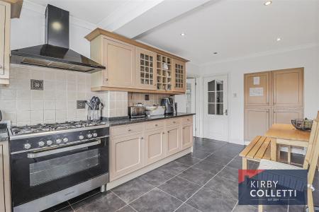 KITCHEN/BREAKFAST ROOM