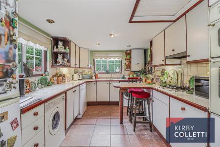 KITCHEN/BREAKFAST ROOM