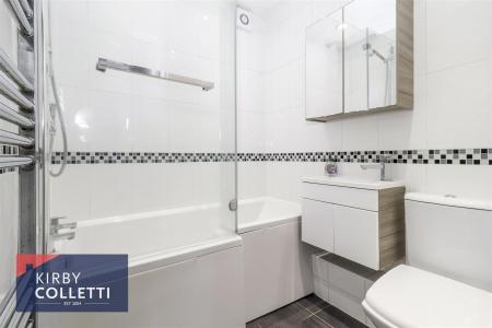 GROUND FLOOR BATHROOM