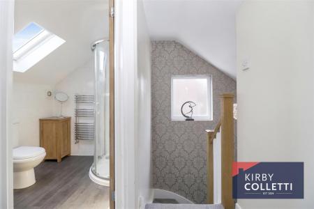 FIRST FLOOR LANDING