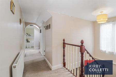 FIRST FLOOR LANDING