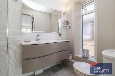 EN SUITE SHOWER ROOM TO BEDROOM ONE