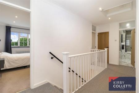 FIRST FLOOR LANDING