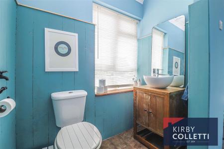 EN SUITE TO BEDROOM ONE
