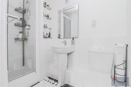 EN SUITE SHOWER ROOM