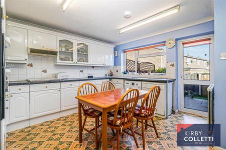 KITCHEN/BREAKFAST ROOM