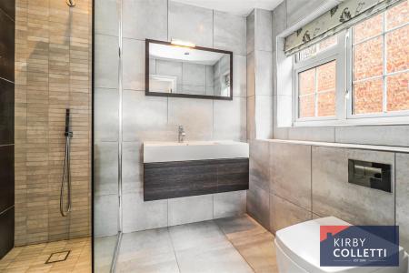 EN SUITE SHOWER ROOM TO BEDROOM ONE