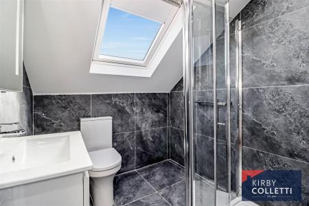 EN SUITE SHOWER ROOM