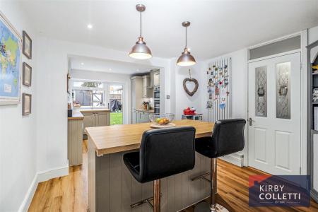 KITCHEN/BREAKFAST ROOM