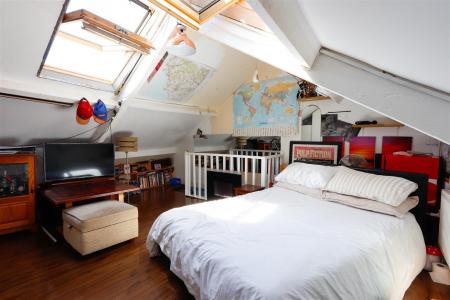 LOFT ROOM