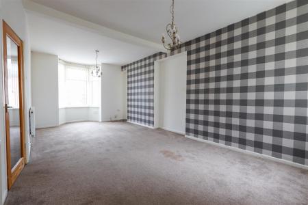 OPEN PLAN LIVING/DINING ROOM