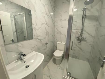 98 Holton Road - Flat 1 - Shower Room.jpg