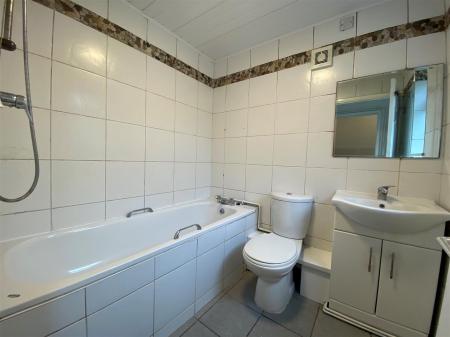 4 Lady Margaret - bathroom.jpg