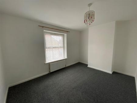 4 Lady Margaret - front bedroom.jpg