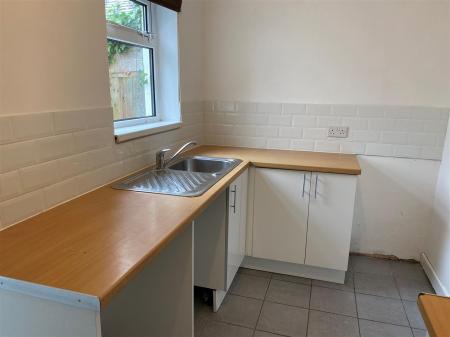 4 Lady Margaret - kitchen 2.jpg
