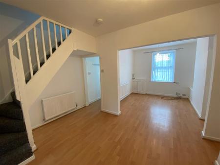 4 Lady Margaret - living room 3.jpg