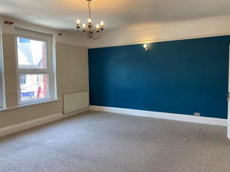 76 High Street - living room.jpg