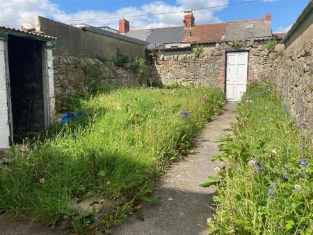 8 Phyllis Street - rear garden.jpg