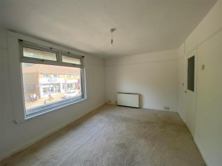 40a Station Road - living room.jpg