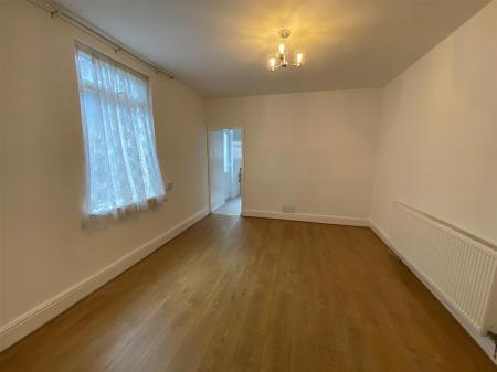 147 Gladstone Road - dining room 2.jpg