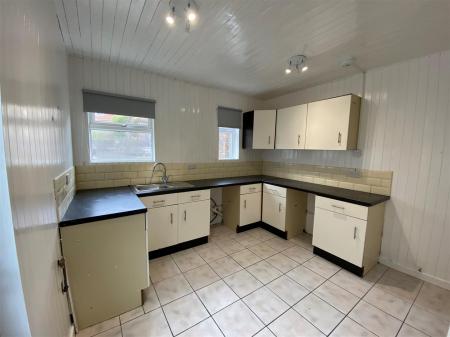 147 Gladstone Road - kitchen.jpg