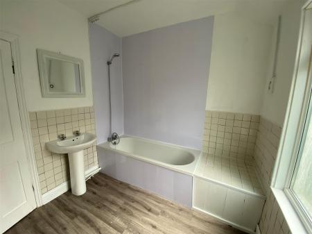 147 Gladstone Road - bathroom.jpg