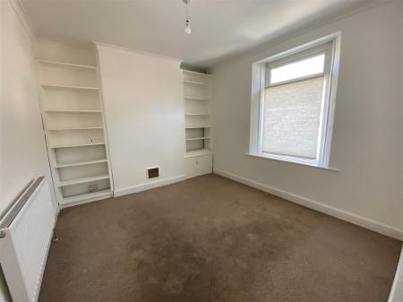21 Phyllis Street - front room.jpg