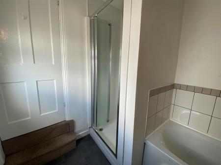 21 Phyllis Street - bathroom 2.jpg