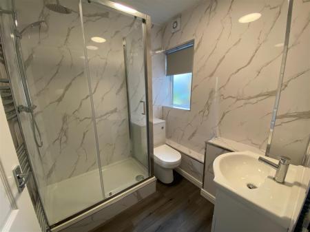 3 Maplewood Court - bathroom.jpg