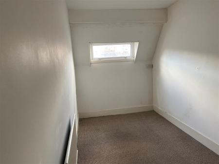 86 High Street - small bedroom.jpg