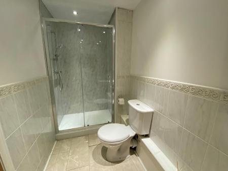 Amorella House - en suite.jpg