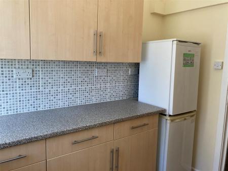 Flat 1, 8 Park Road - kitchen 2.jpg