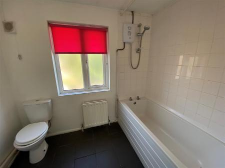 10 Dafydd Place - bathroom.jpg