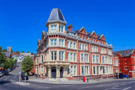 Windsor Court_-10.jpg