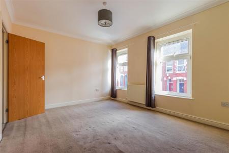 82 Phyllis St_-5.jpg