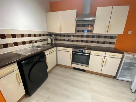 24 Ty Capstan - kitchen 3.jpg