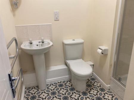 24 Ty Capstan - bathroom.jpg