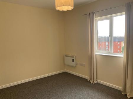 24 Ty Capstan - main bedroom.jpg