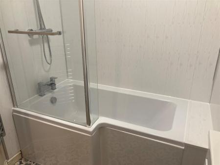 24 Ty Capstan - en suite 3.jpg