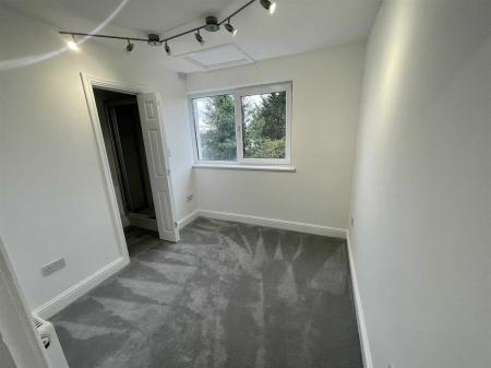 23 Kingsland Crescent - bedroom.jpg