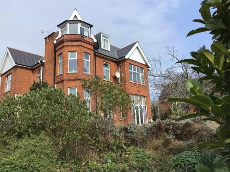 Flat 4, 8 Park Road - front.jpg