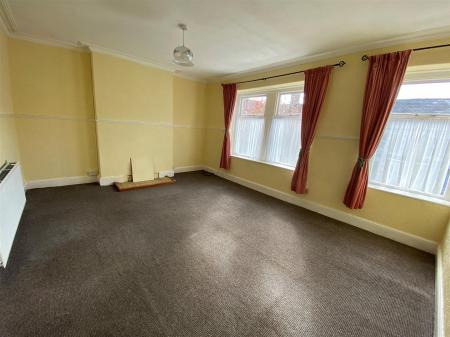 40 Newlands Street - living room.jpg