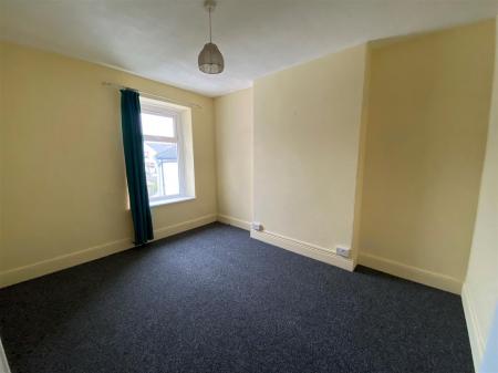 40 Newlands - FF bedroom.jpg