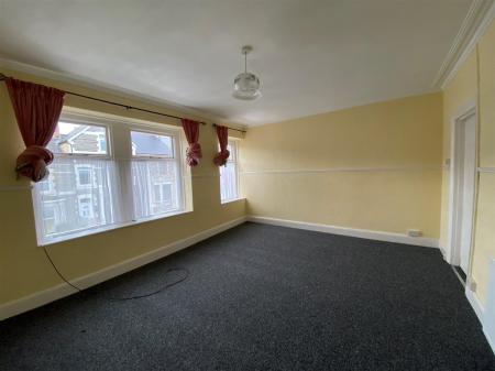 40 Newlands - FF living room.jpg