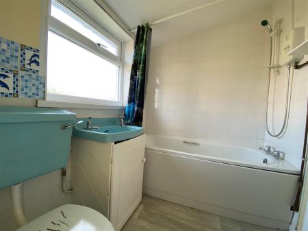 40 Newlands Street - bathroom.jpg